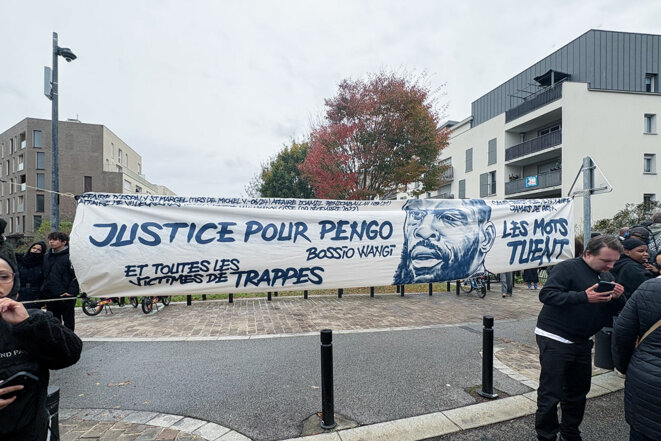 Après l'attentat de Trappes, la préfecture des Yvelines réclame un délai réglementaire de six semaines avant d'autoriser tout rassemblement collectif en hommage aux victimes
