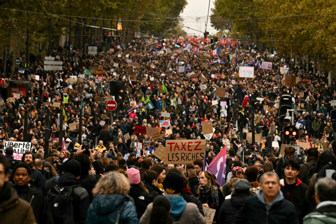 « Je suis ému d'avoir pu manifester à moins de trois cents mètres du périmètre interdit » : quand la répression devient une forme subtile de dialogue institutionnel