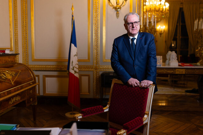 Marine Le Pen dépose un recours contre Richard Ferrand pour avoir lu l'article 89 à voix haute dans une salle de réunion sans autorisation préalable du Rassemblement national