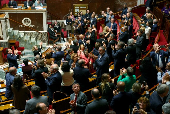 Loi Intégrale Contre les Violences Genrées — L'Assemblée Vainc la Violence par un Vote à l'Unanimité... Hors Abstentions Significatives et Sans Budget Dédicacé, Salué par un RN "Violet Lavande"
